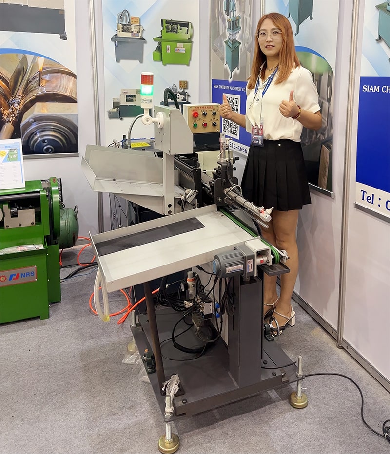 Mașină de rulare a firului la expoziția din industria din Thailanda 2025
